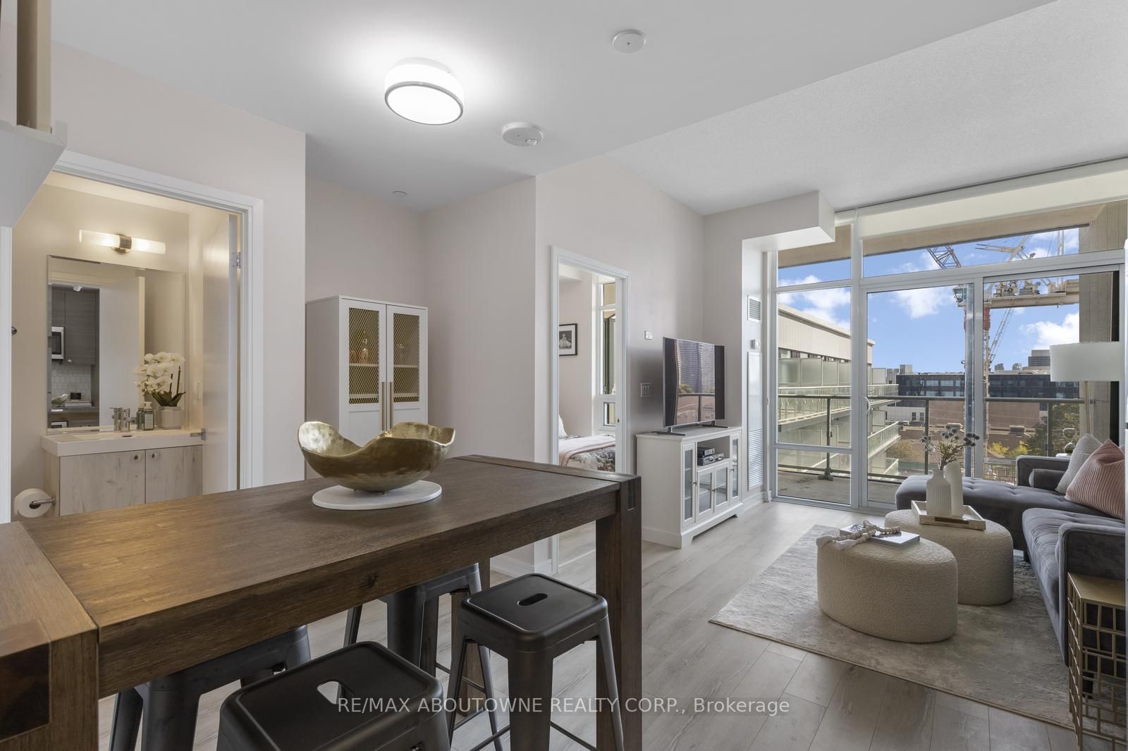 621 Sheppard Ave E, #738