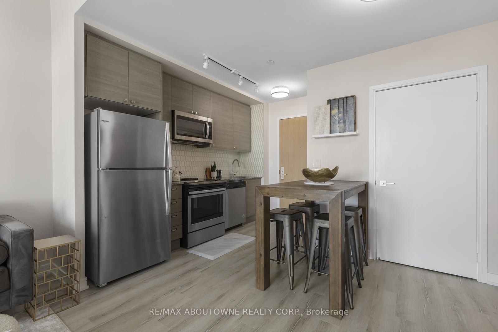 621 Sheppard Ave E, #738