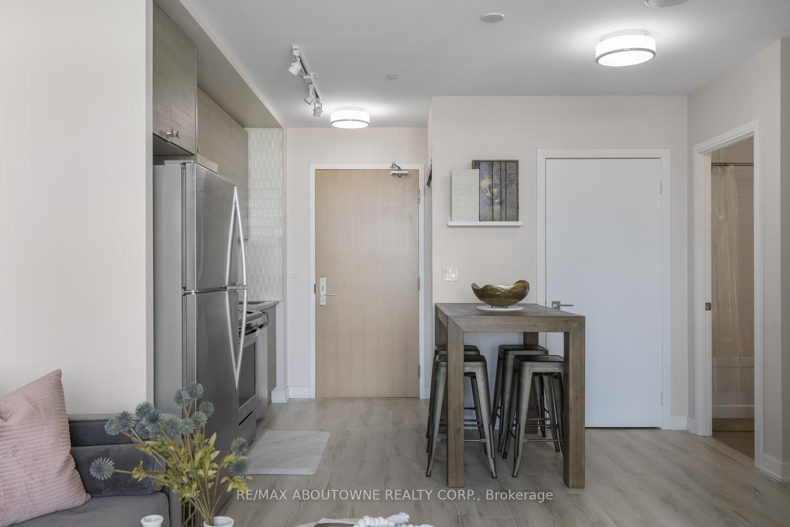621 Sheppard Ave E, #738