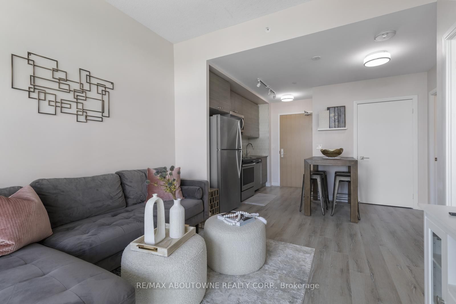 621 Sheppard Ave E, #738
