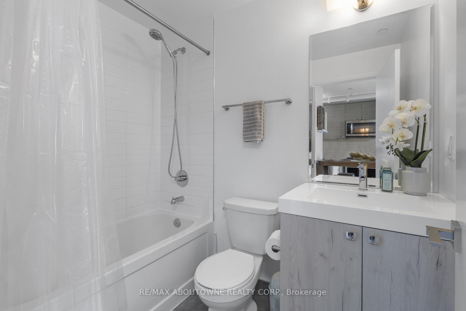 621 Sheppard Ave E, #738