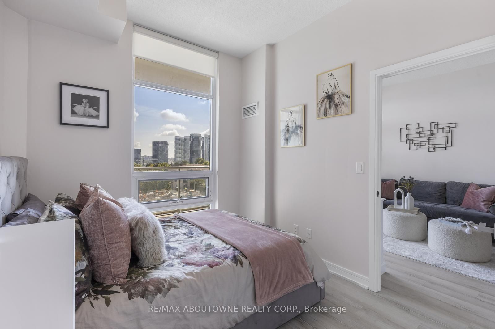 621 Sheppard Ave E, #738