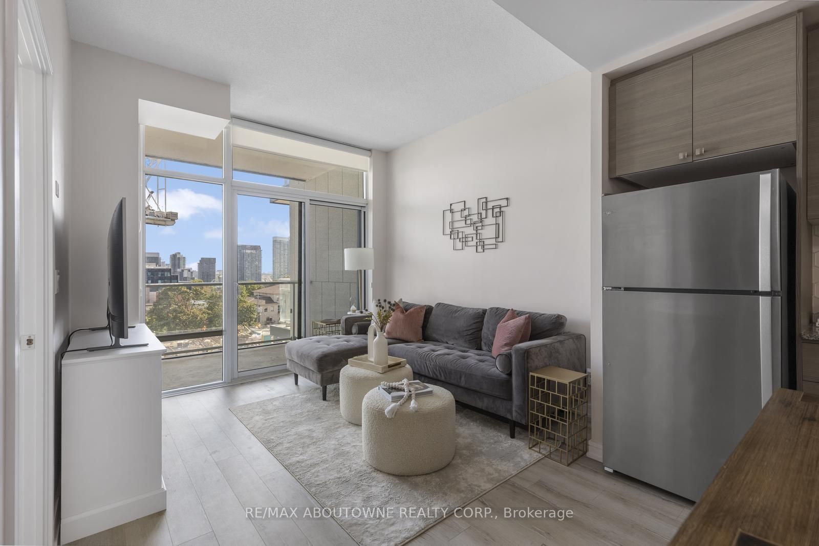 621 Sheppard Ave E, #738