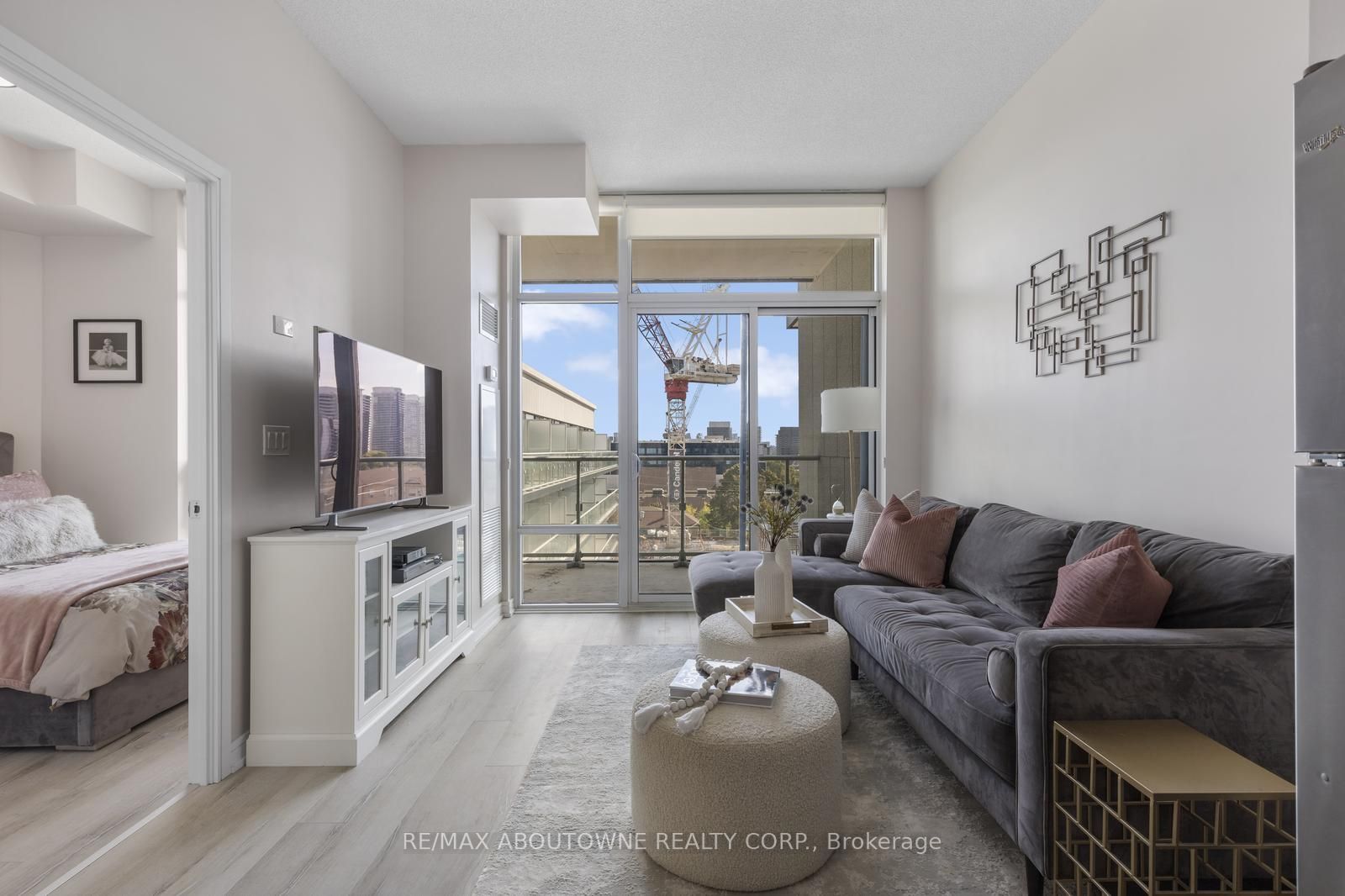 621 Sheppard Ave E, #738