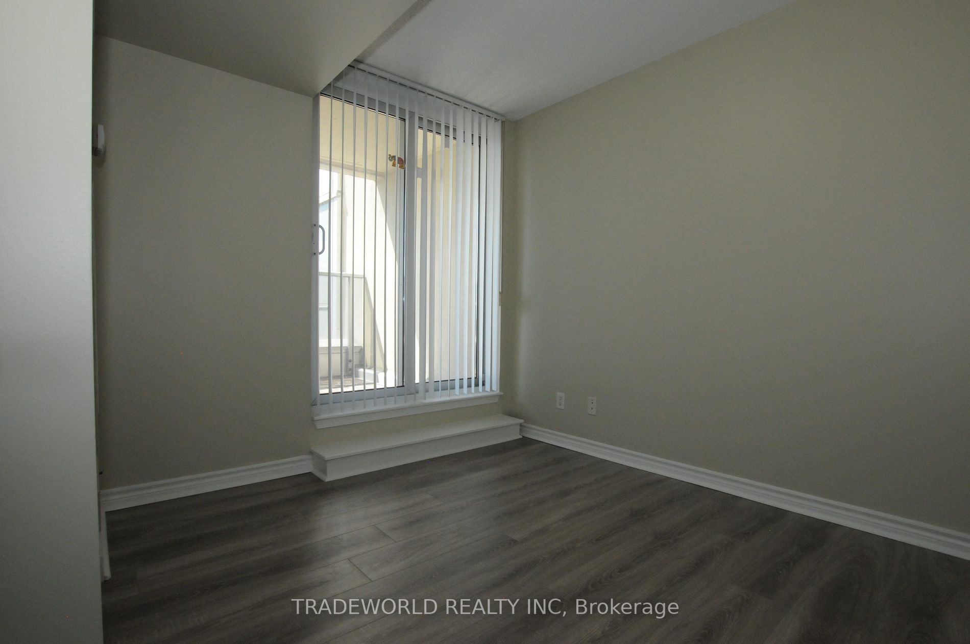 8 Rean Dr, #1709