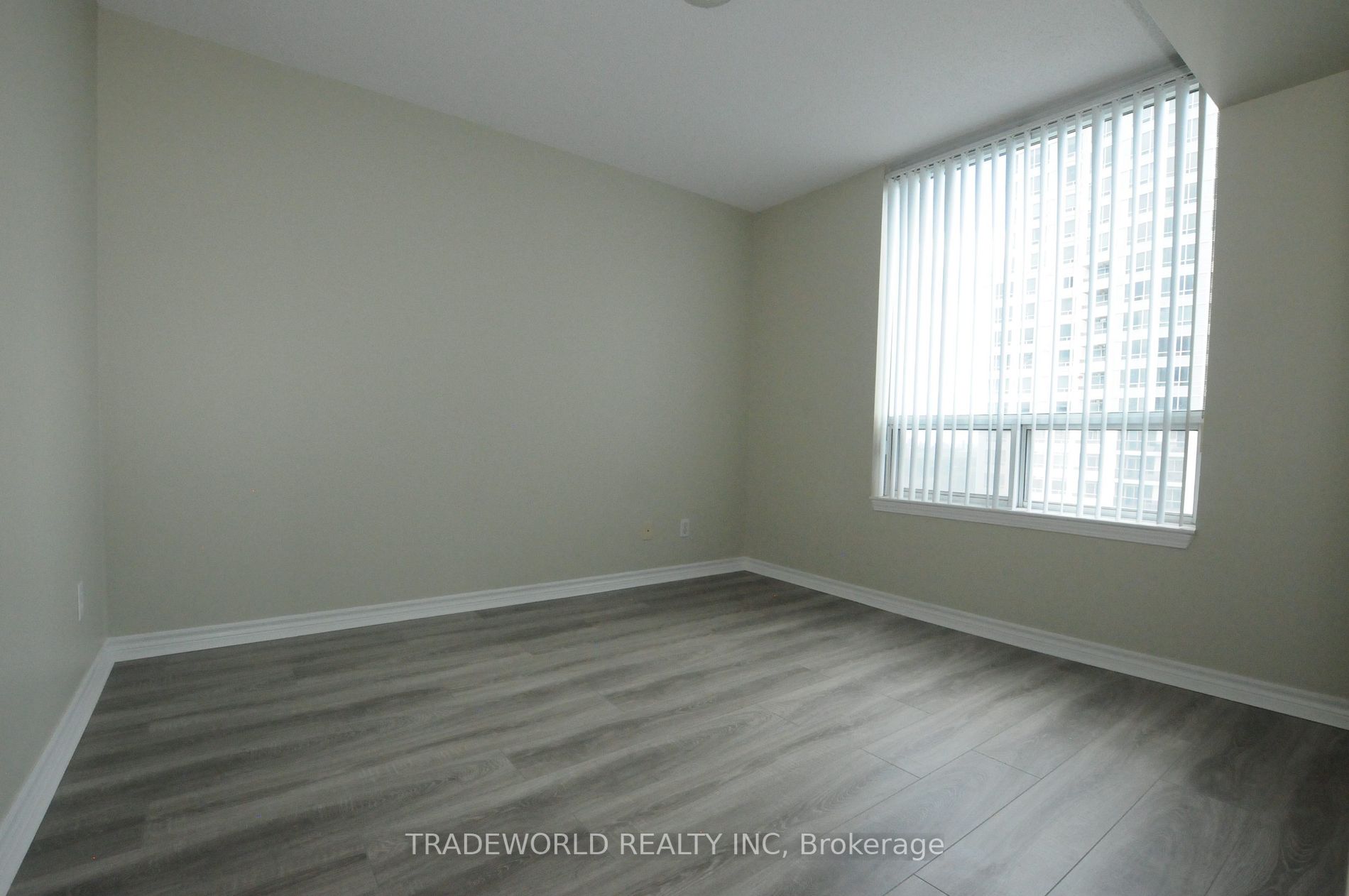 8 Rean Dr, #1709