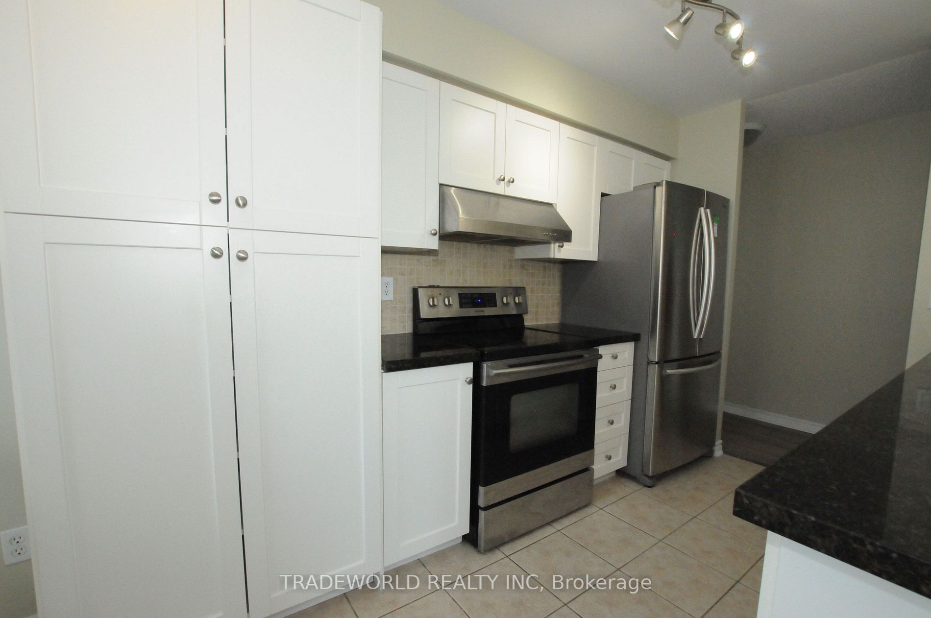 8 Rean Dr, #1709