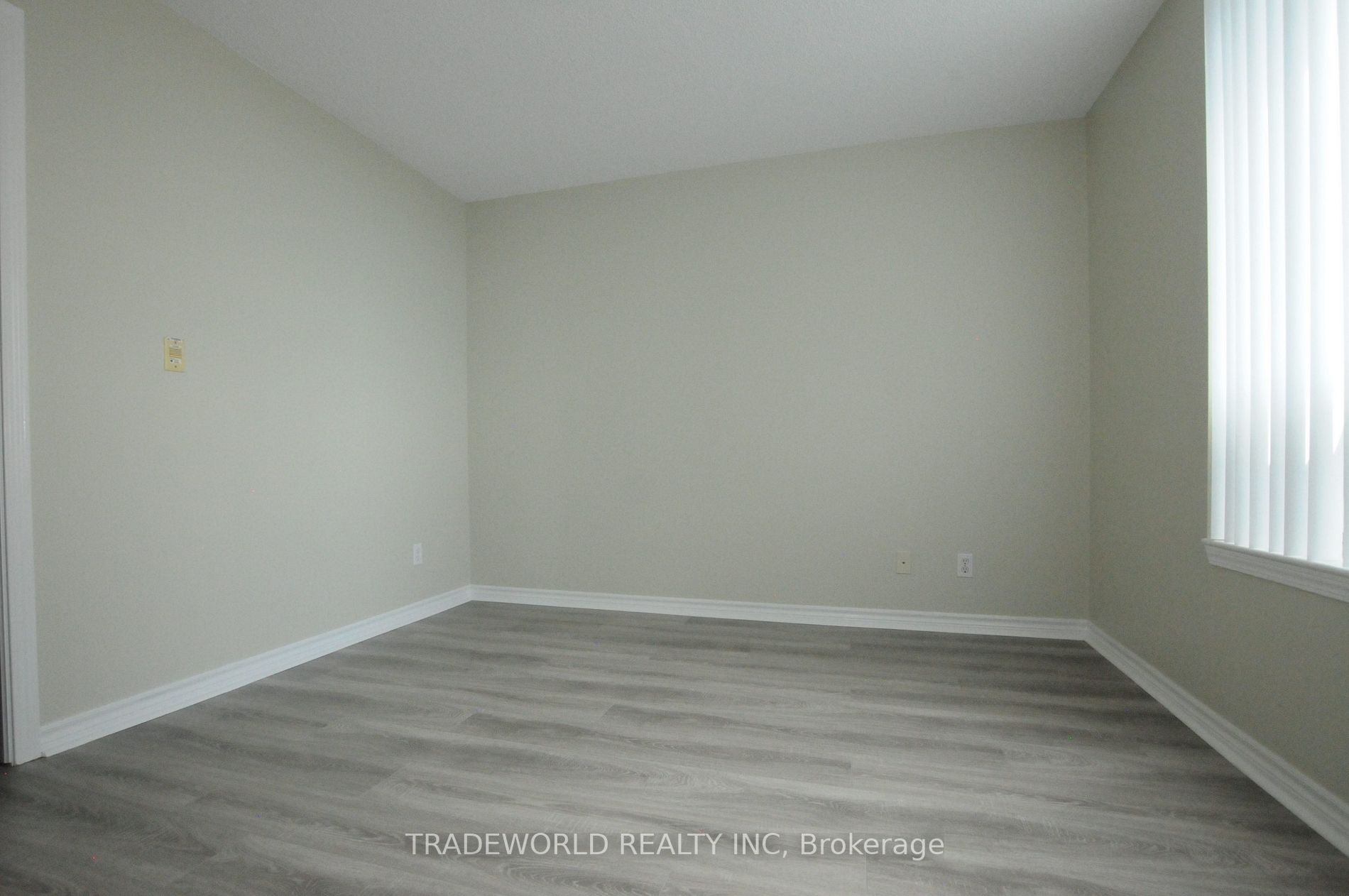 8 Rean Dr, #1709