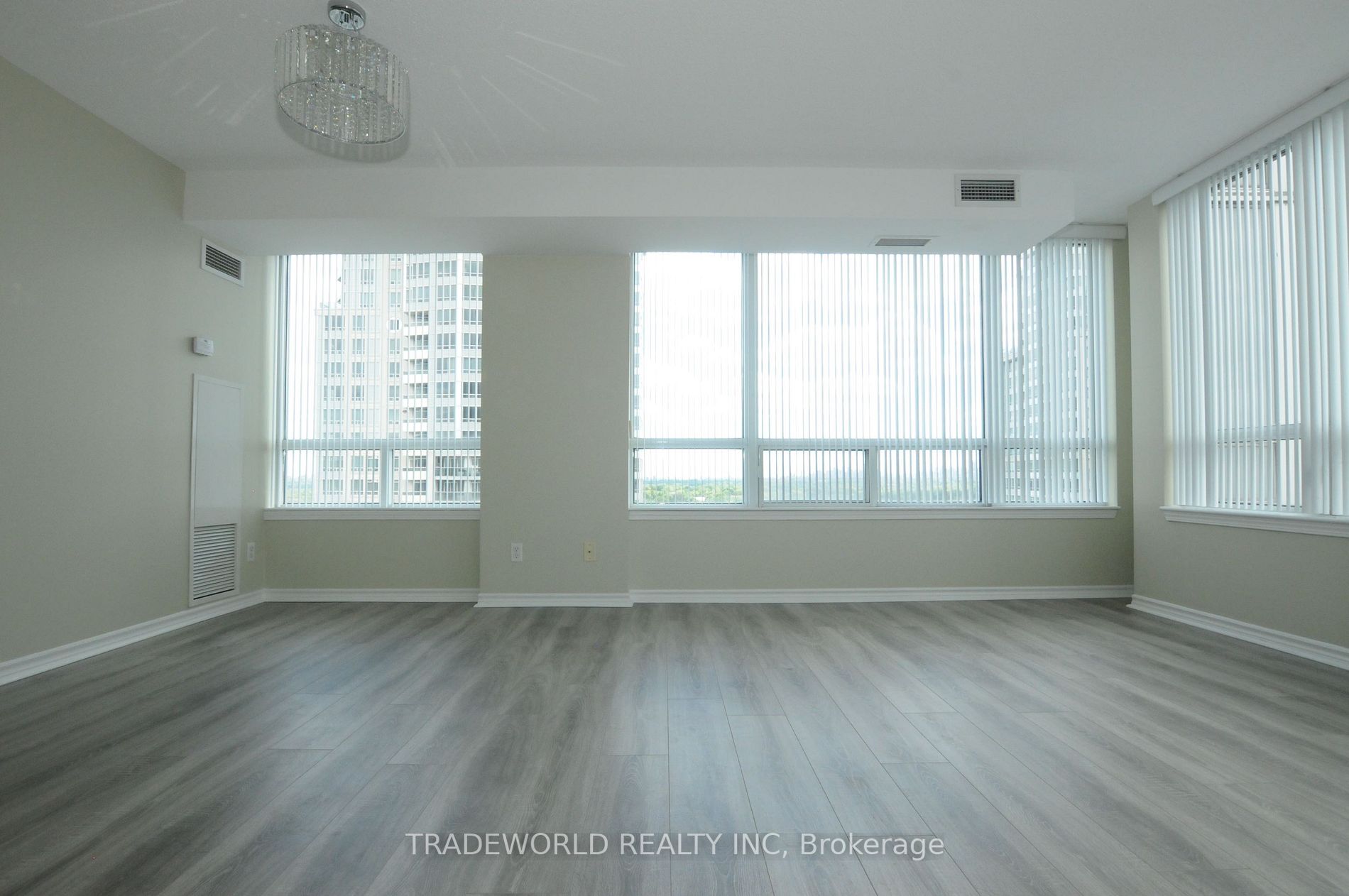 8 Rean Dr, #1709