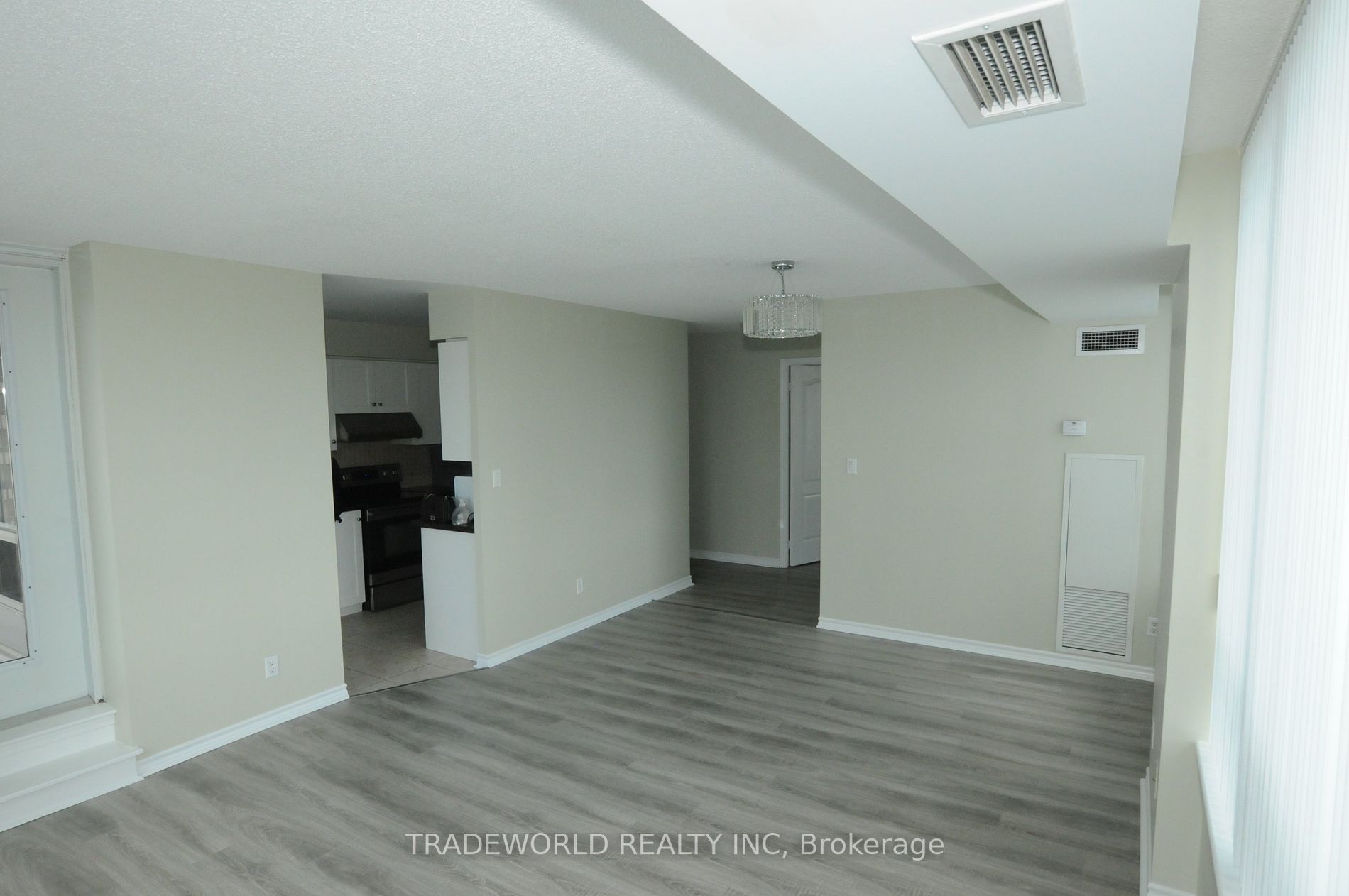 8 Rean Dr, #1709