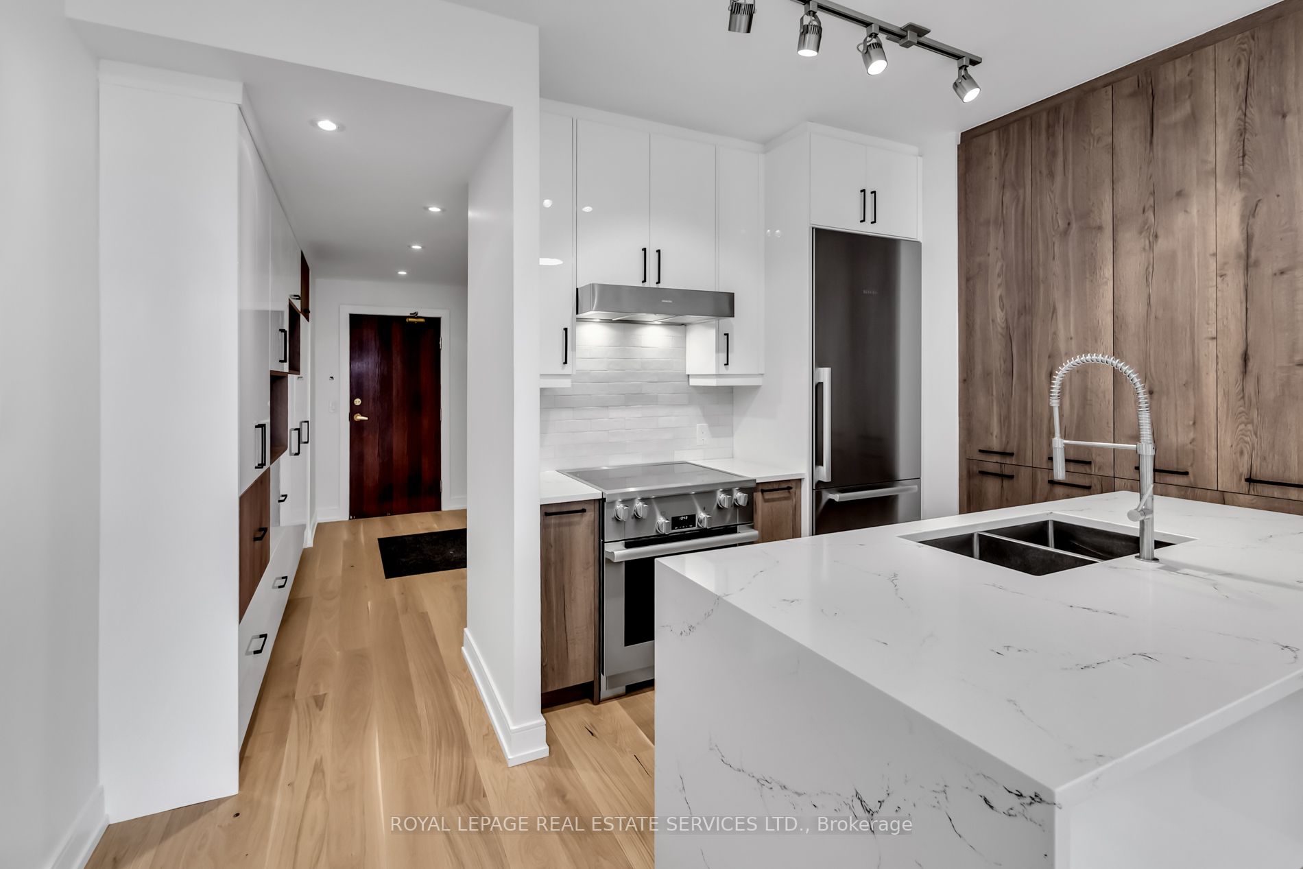 1 Deer Park Cres, #603