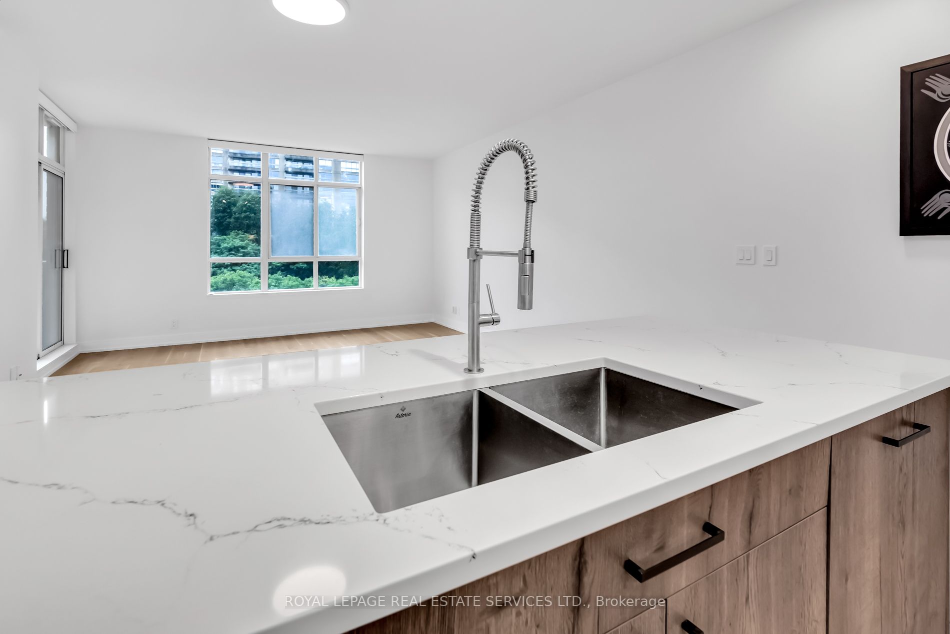 1 Deer Park Cres, #603