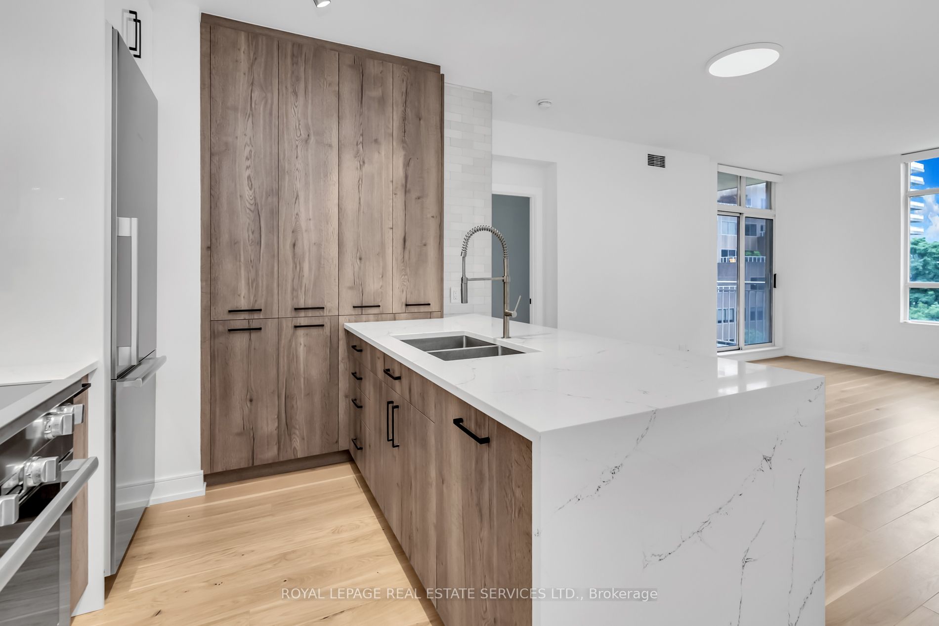 1 Deer Park Cres, #603
