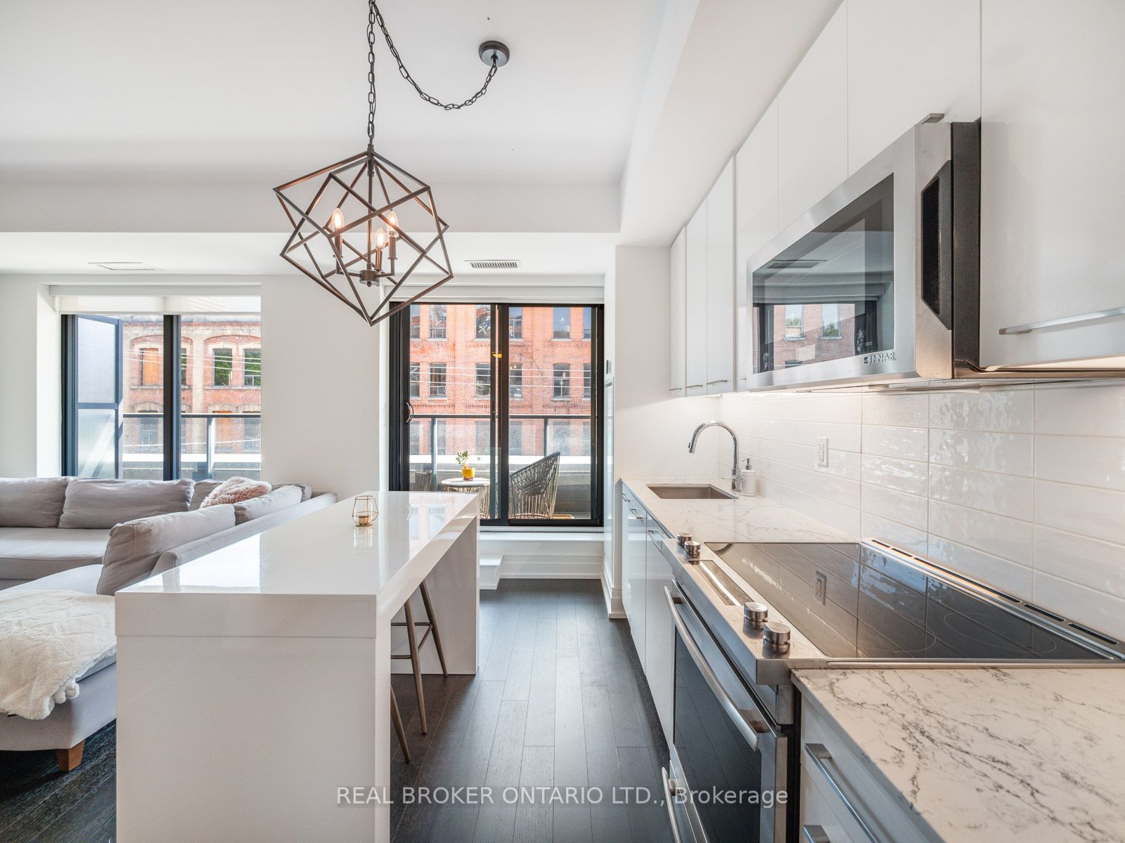 90 Niagara St, #312