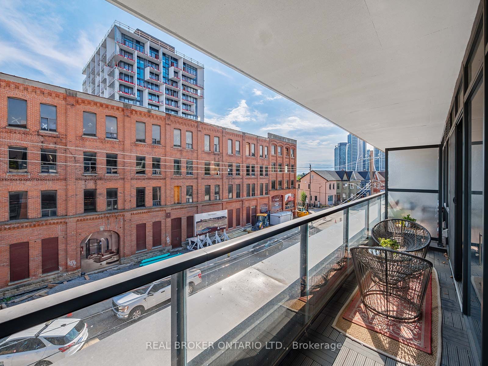 90 Niagara St, #312
