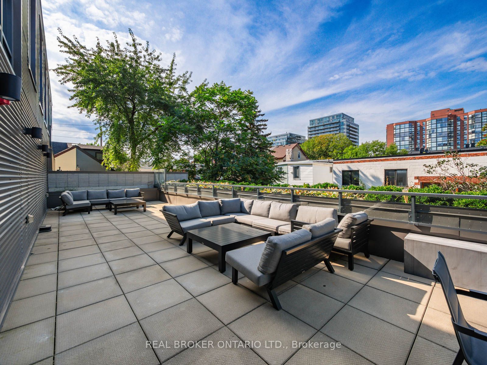 90 Niagara St, #312