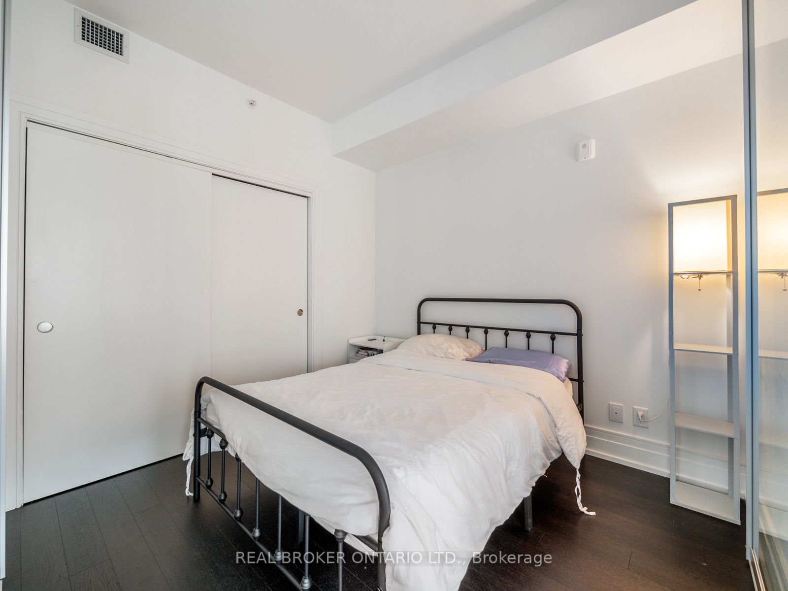 90 Niagara St, #312