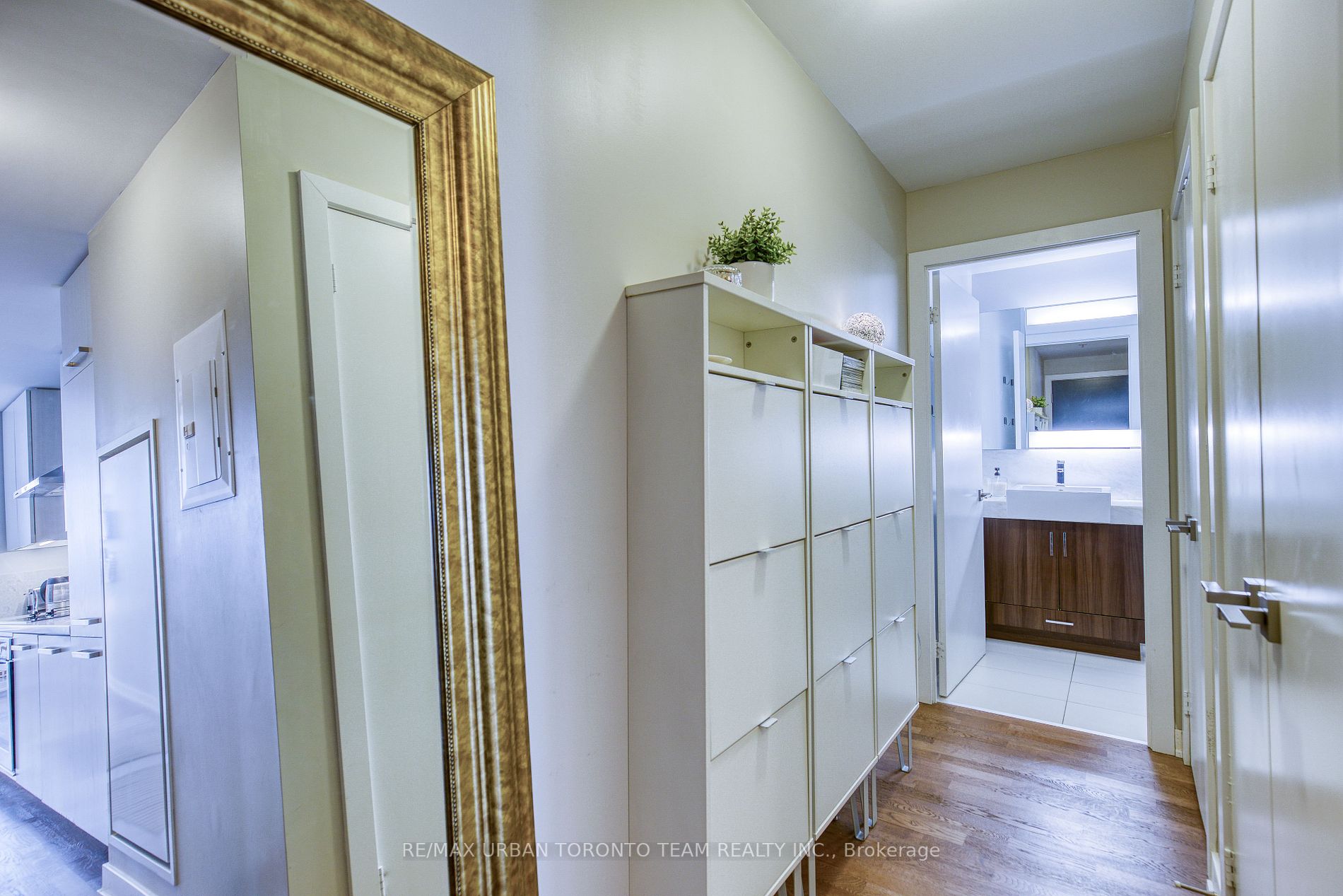 15 Beverley St, #407