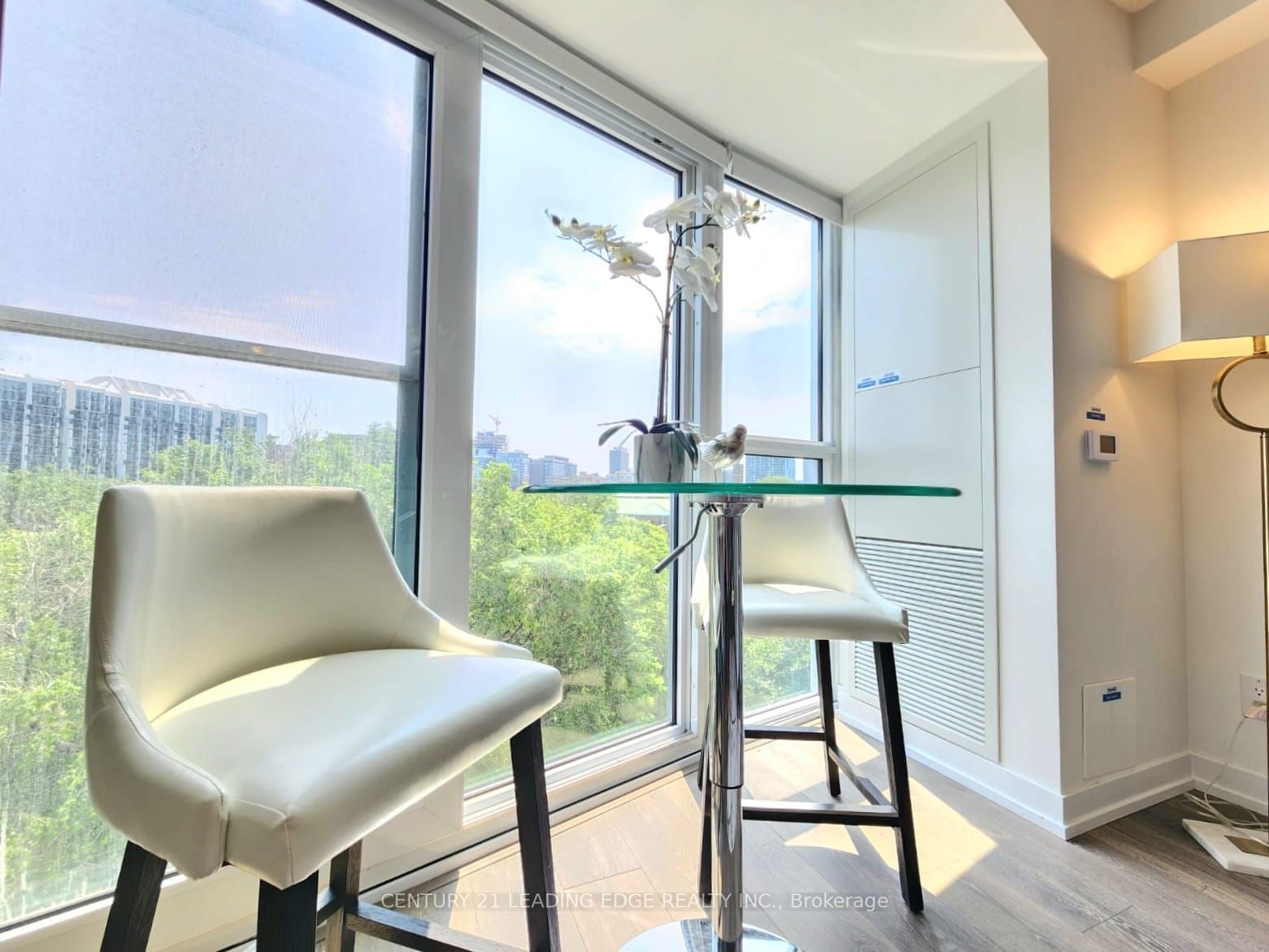 219 Dundas St E, #701