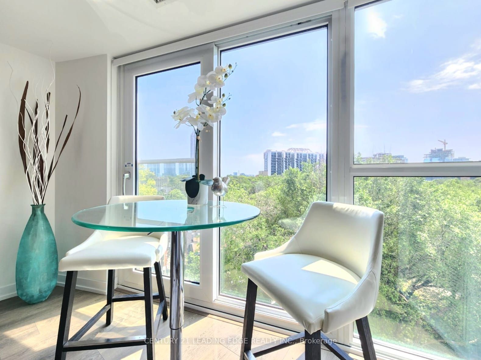 219 Dundas St E, #701