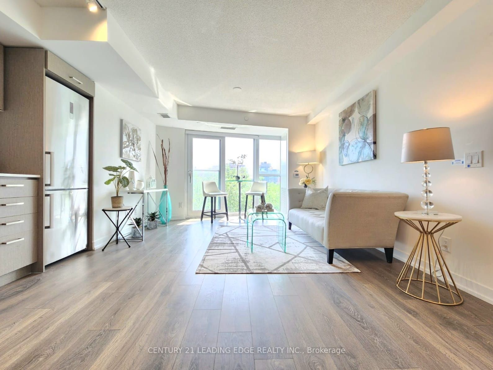 219 Dundas St E, #701