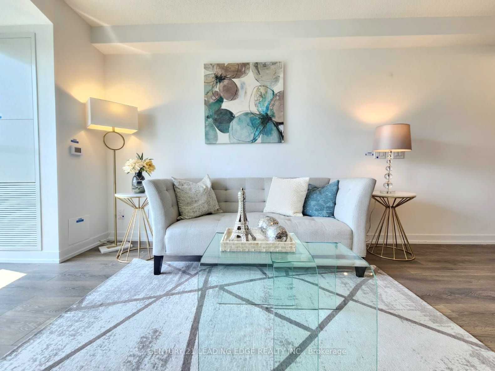 219 Dundas St E, #701