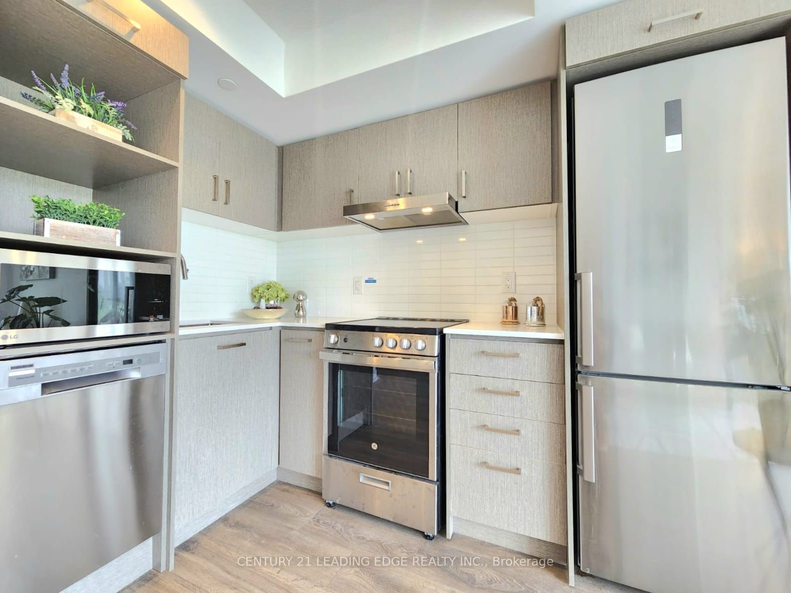 219 Dundas St E, #701