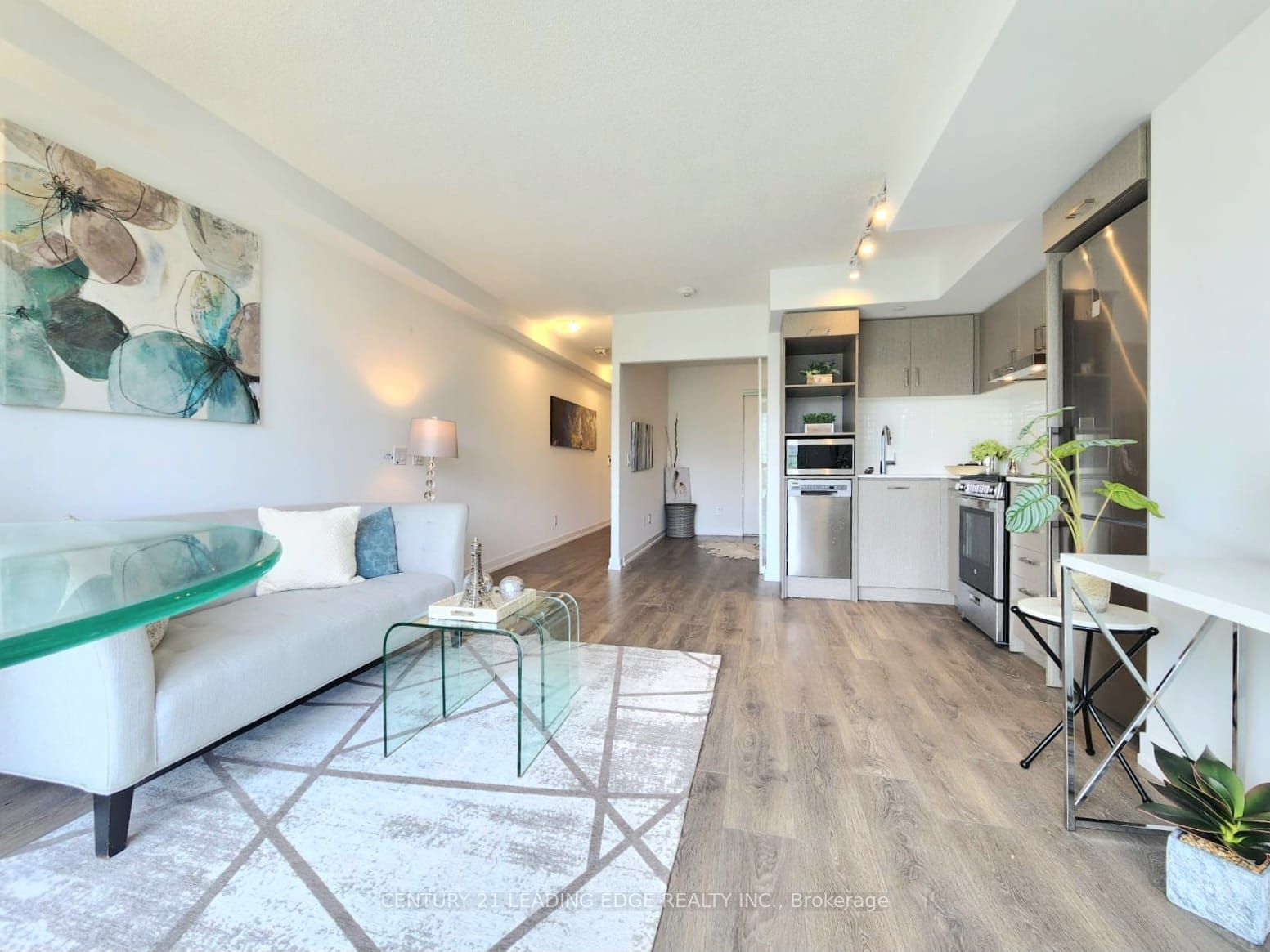 219 Dundas St E, #701