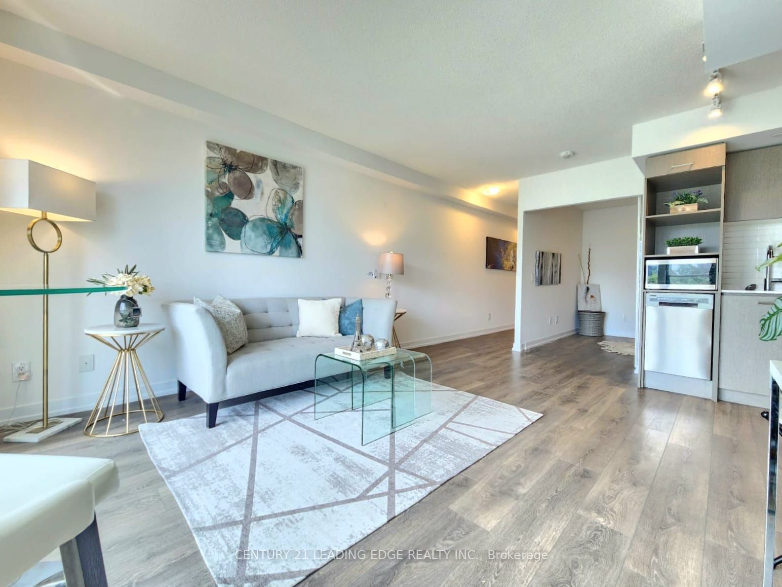 219 Dundas St E, #701