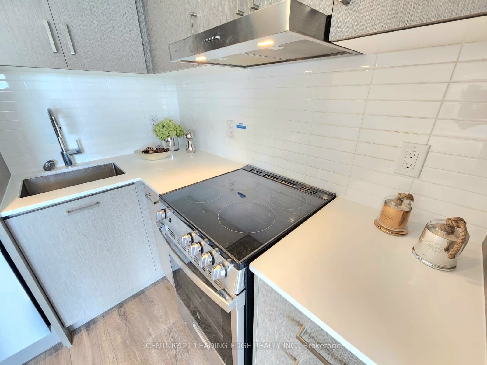 219 Dundas St E, #701