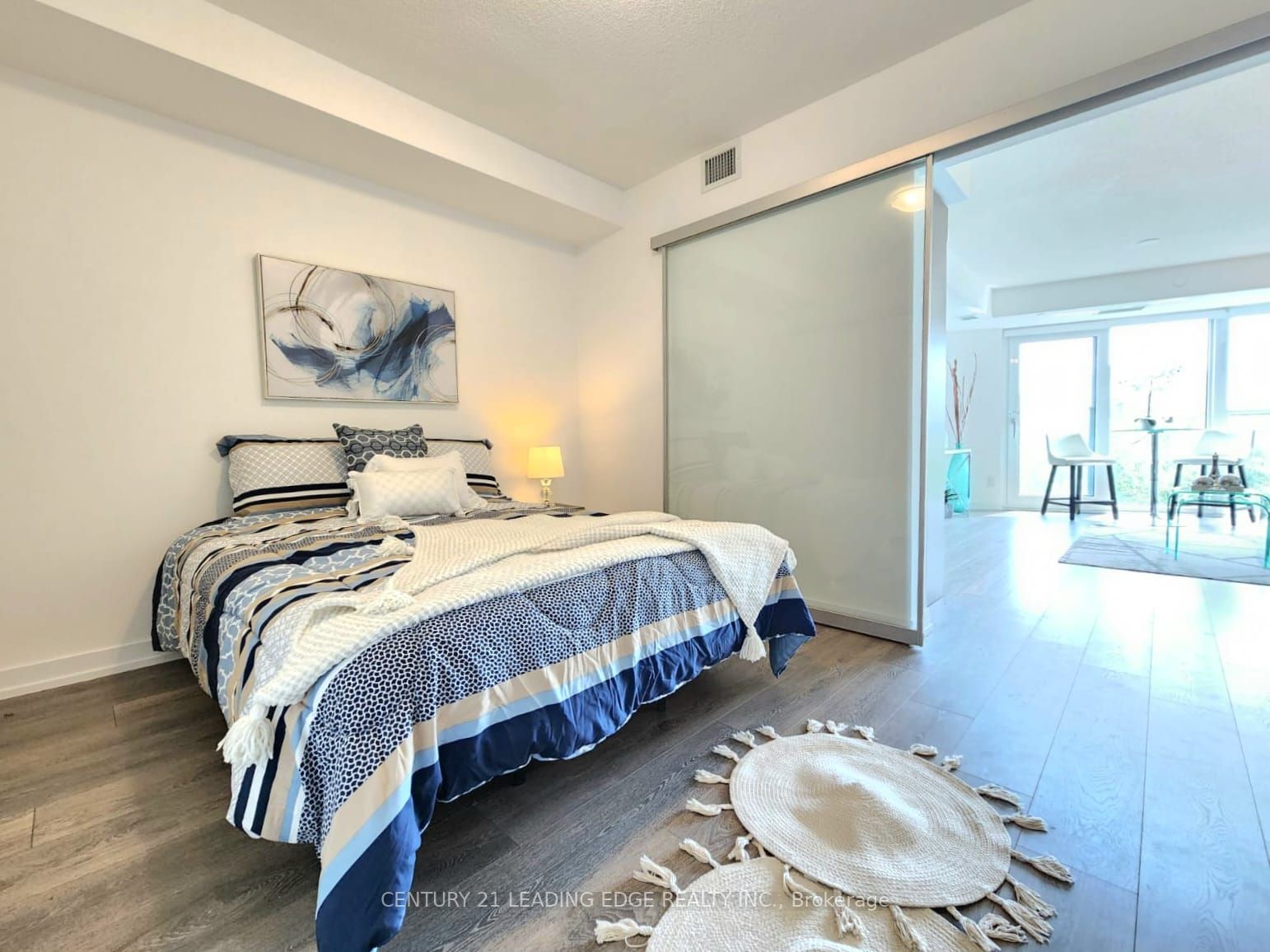 219 Dundas St E, #701