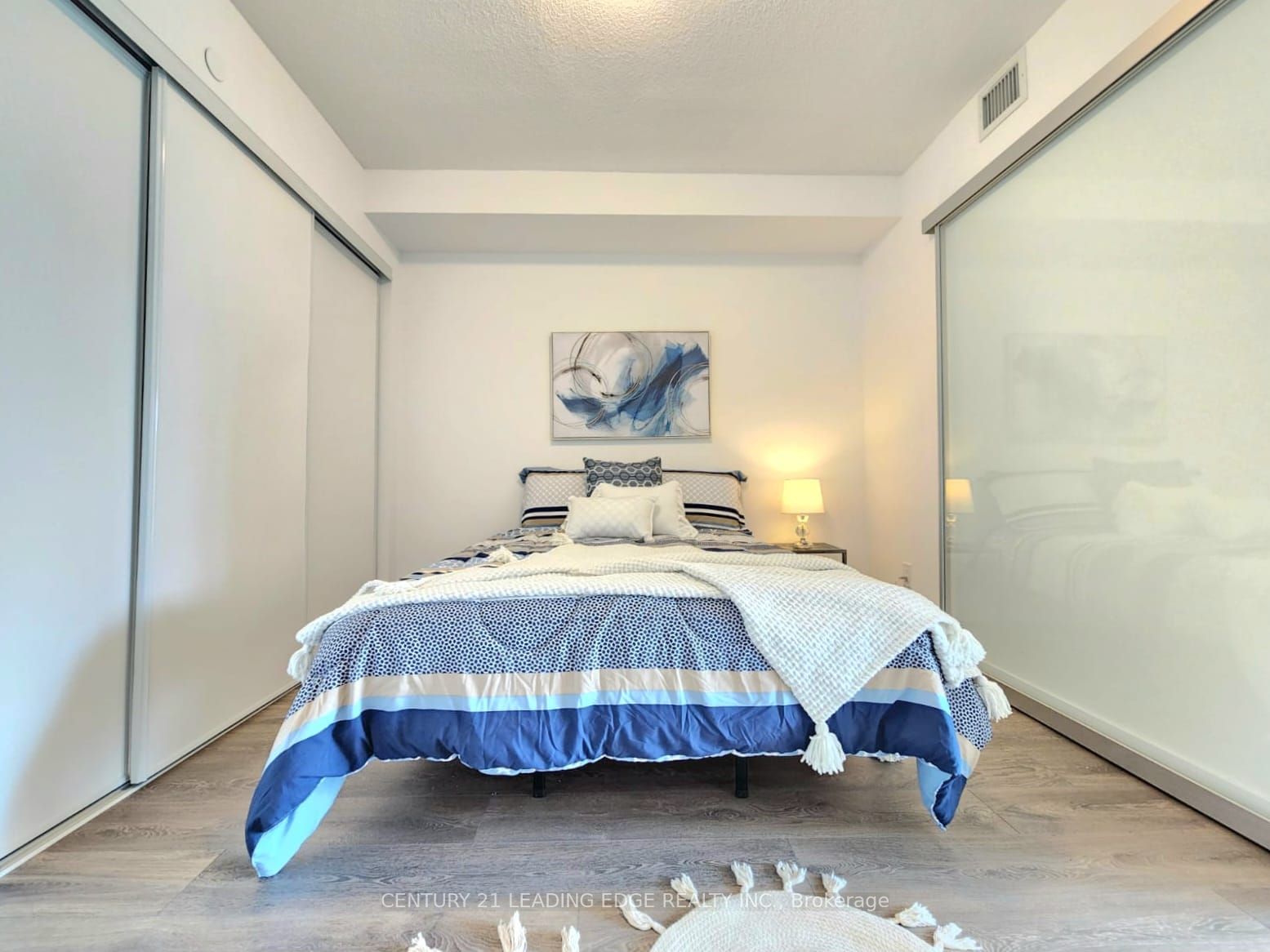 219 Dundas St E, #701