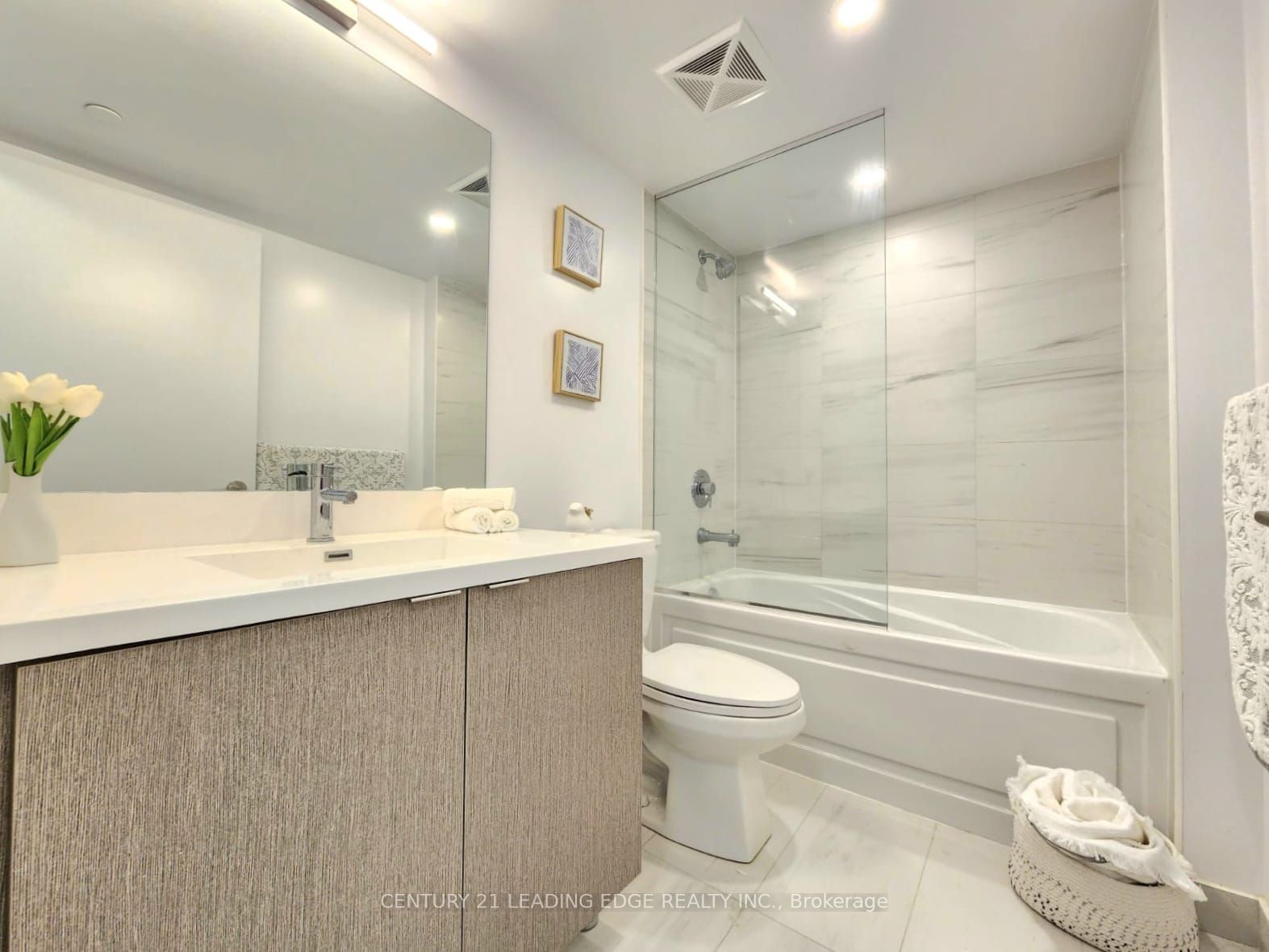 219 Dundas St E, #701