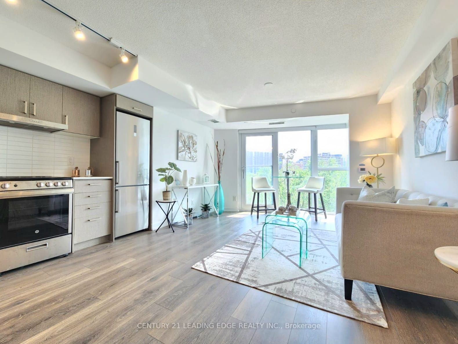 219 Dundas St E, #701