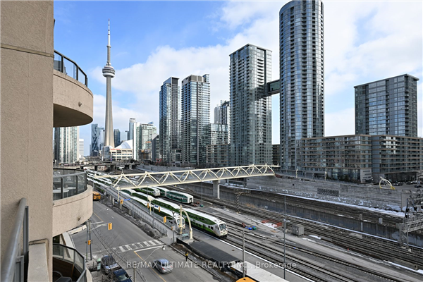 550 Front St W, Toronto