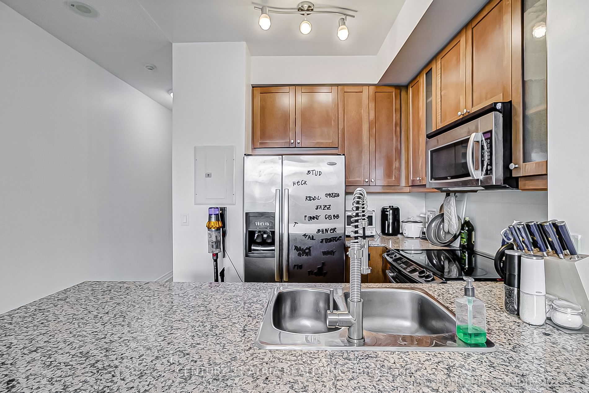 18 Holmes Ave, #2206
