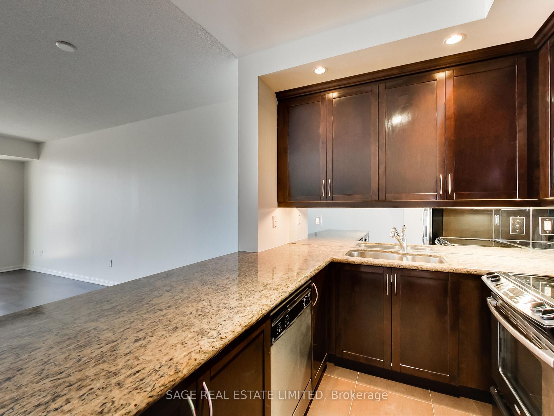 21 Grand Magazine St, #1202
