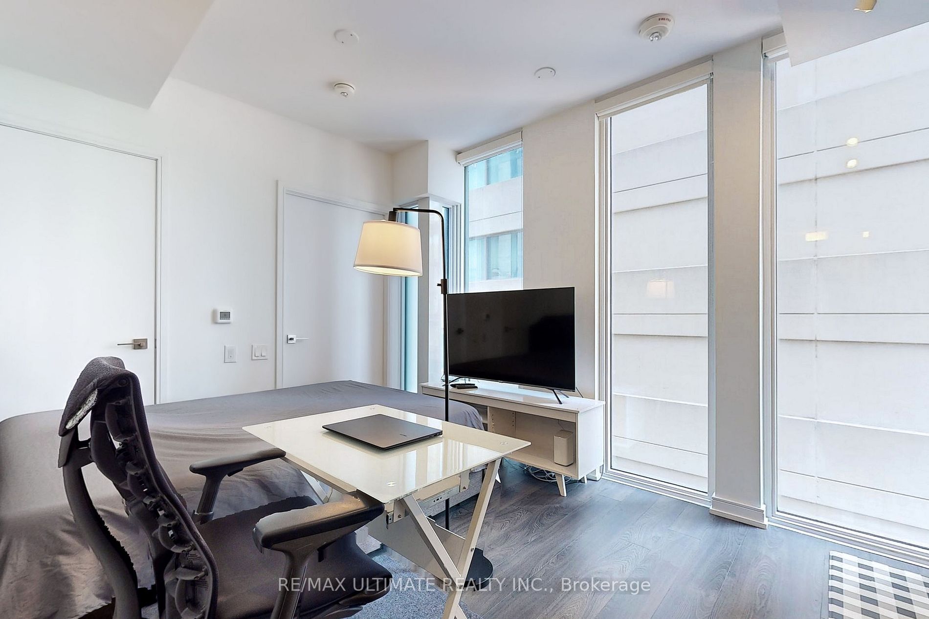 28 Wellesley St E, #810