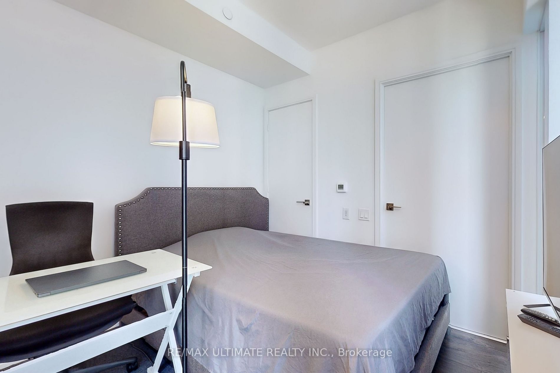 28 Wellesley St E, #810