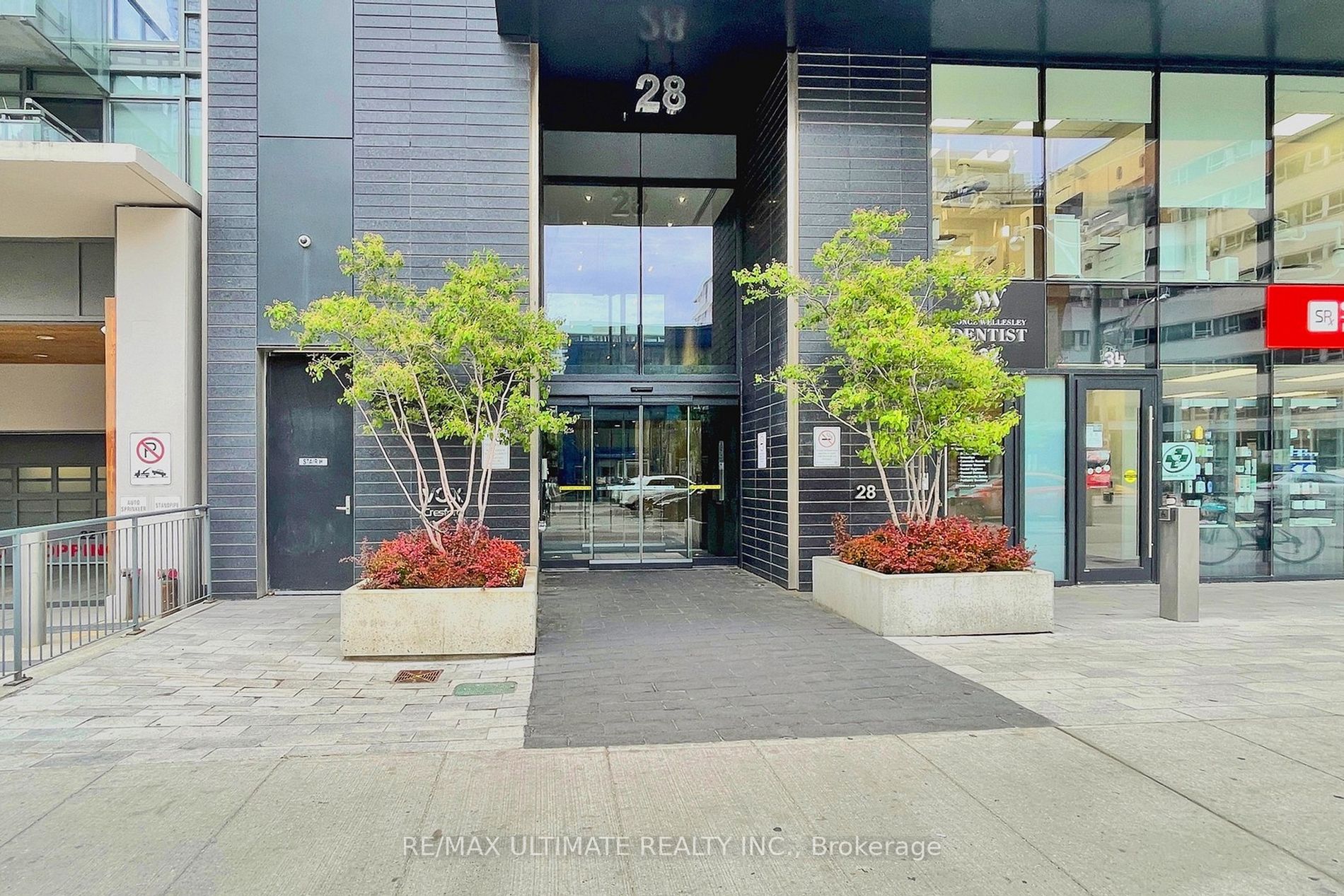 28 Wellesley St E, #810