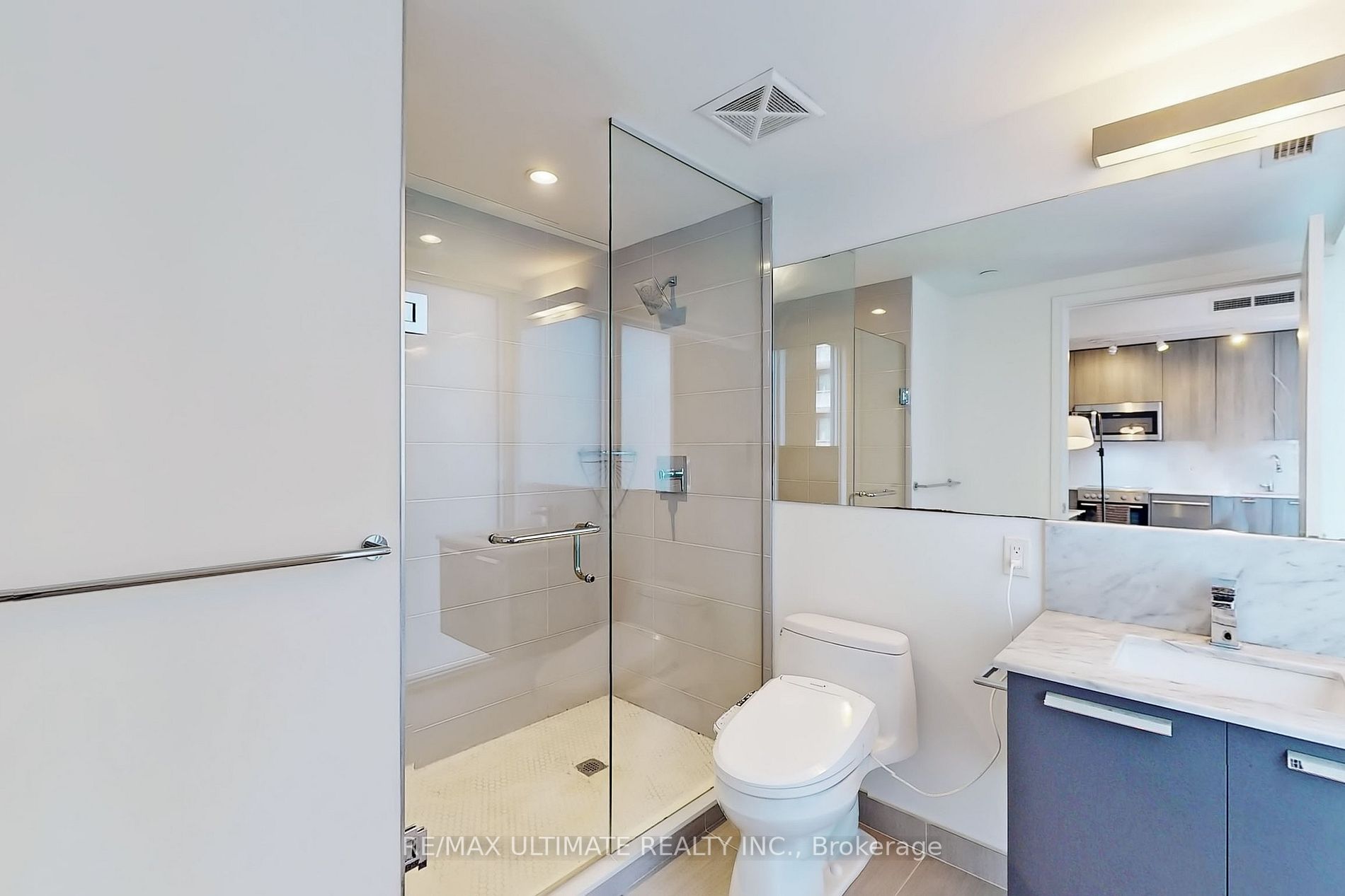 28 Wellesley St E, #810