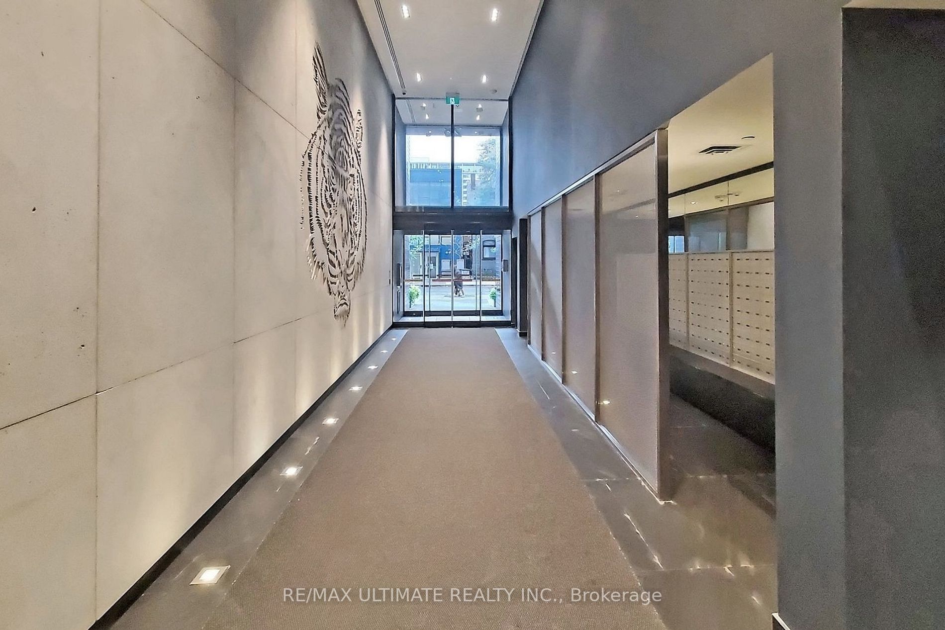 28 Wellesley St E, #810
