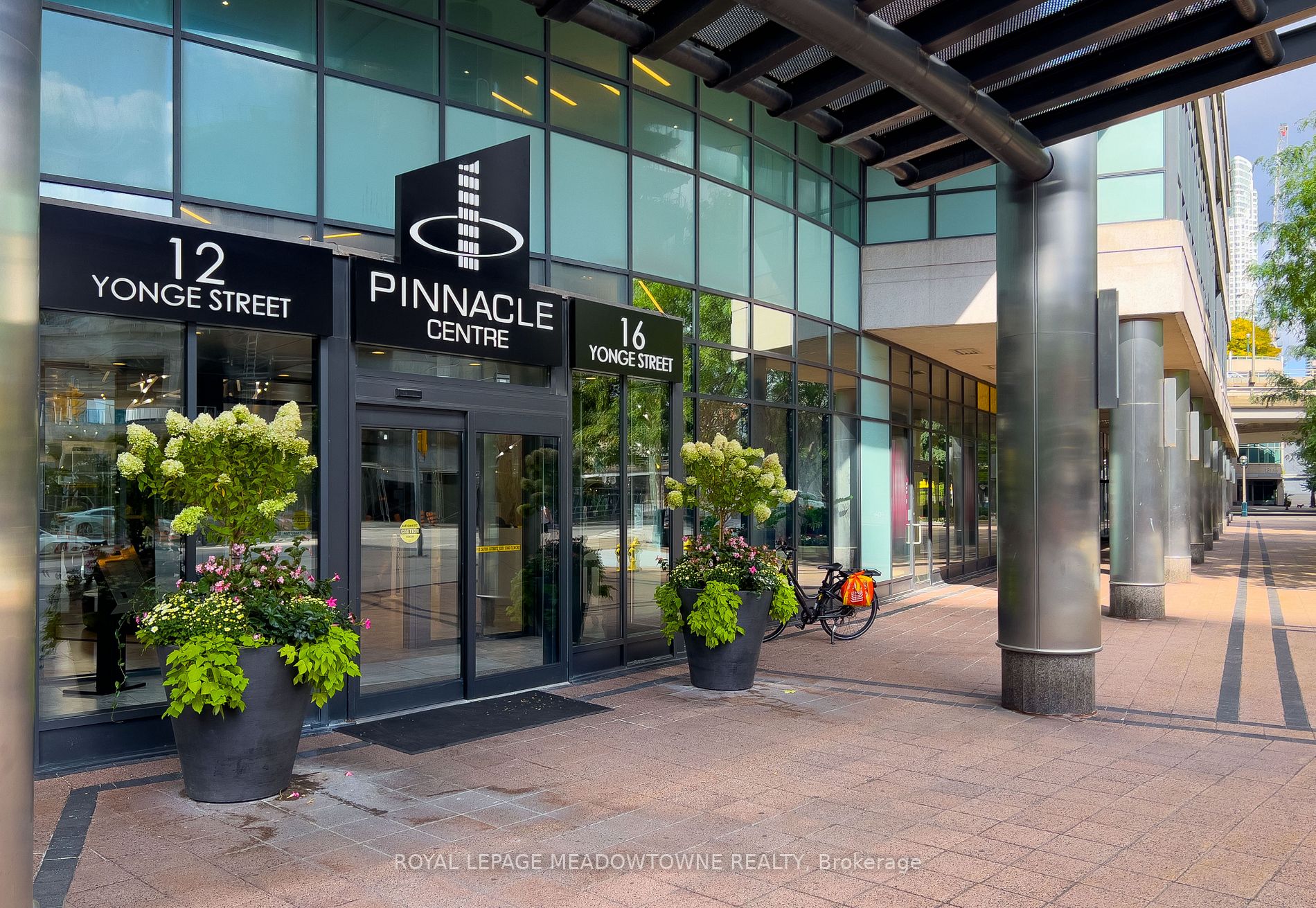 16 Yonge St, #4006