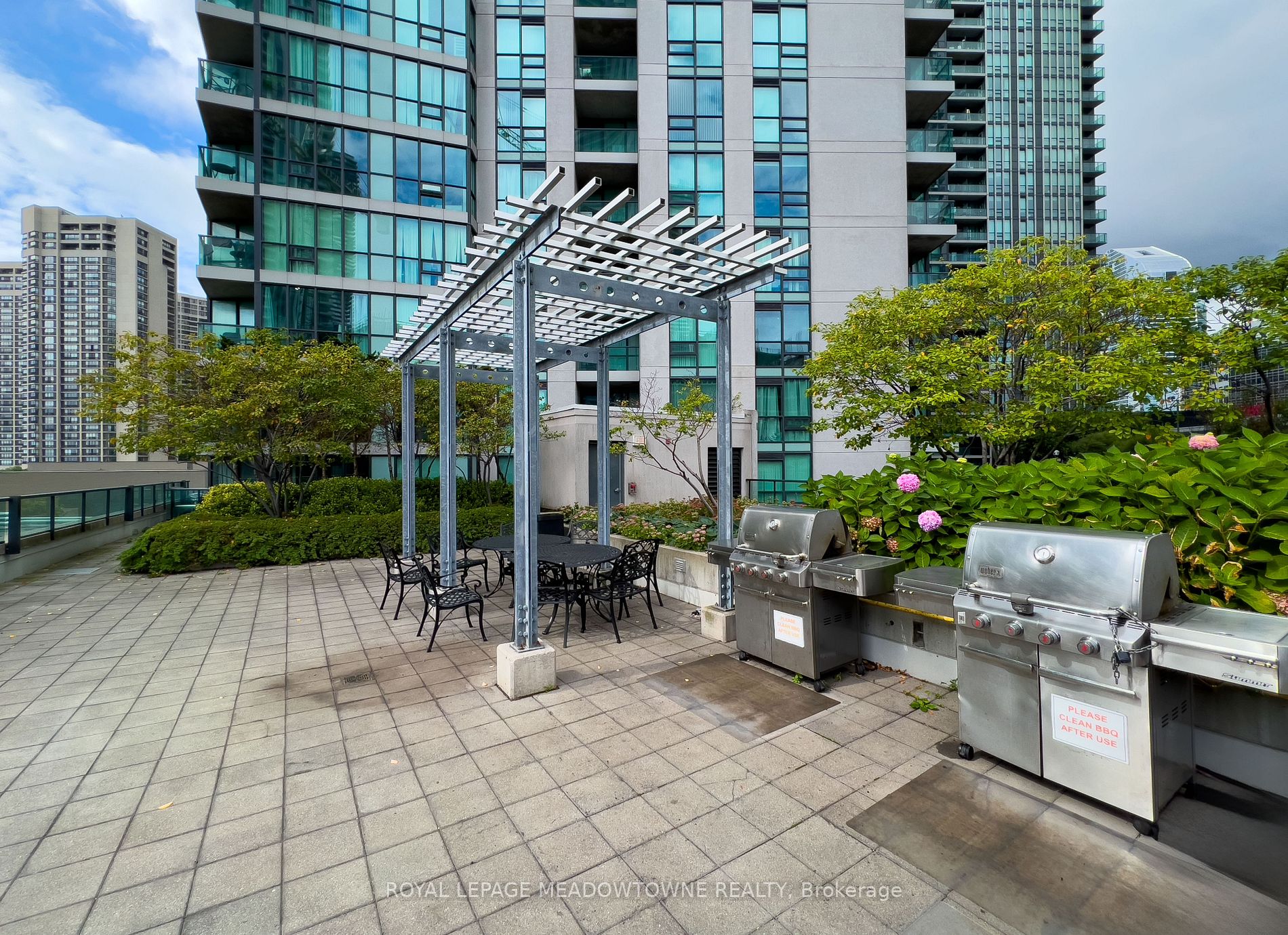 16 Yonge St, #4006