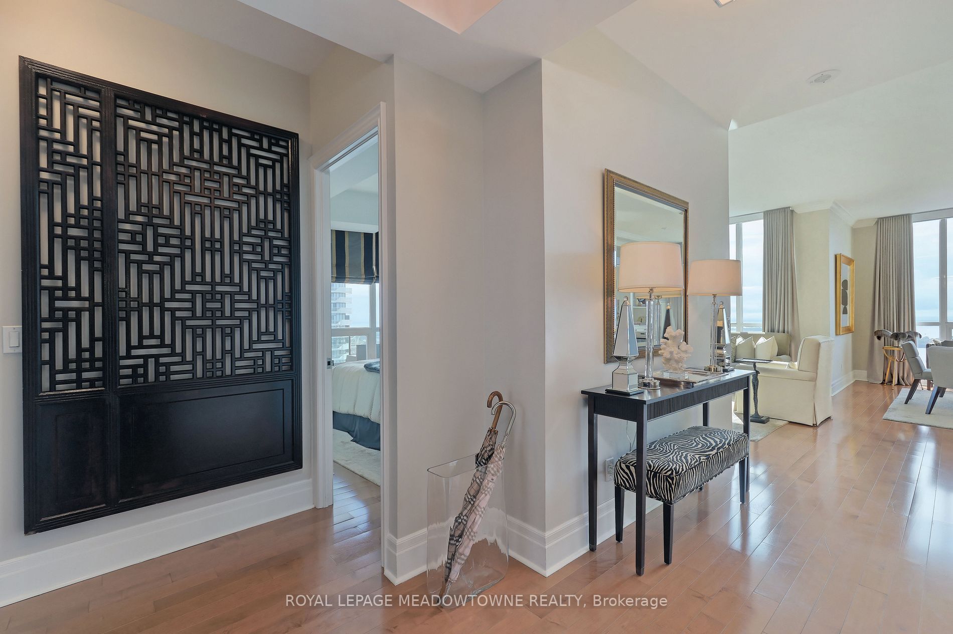 16 Yonge St, #4006