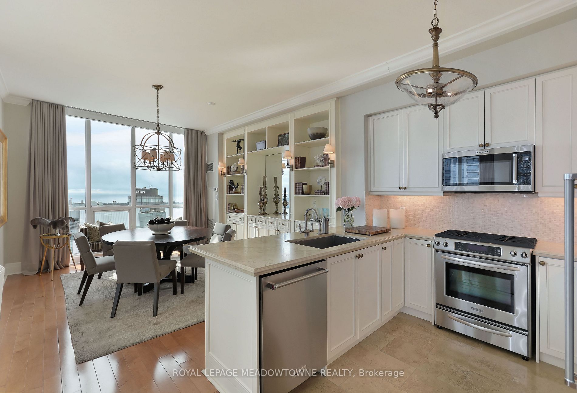 16 Yonge St, #4006