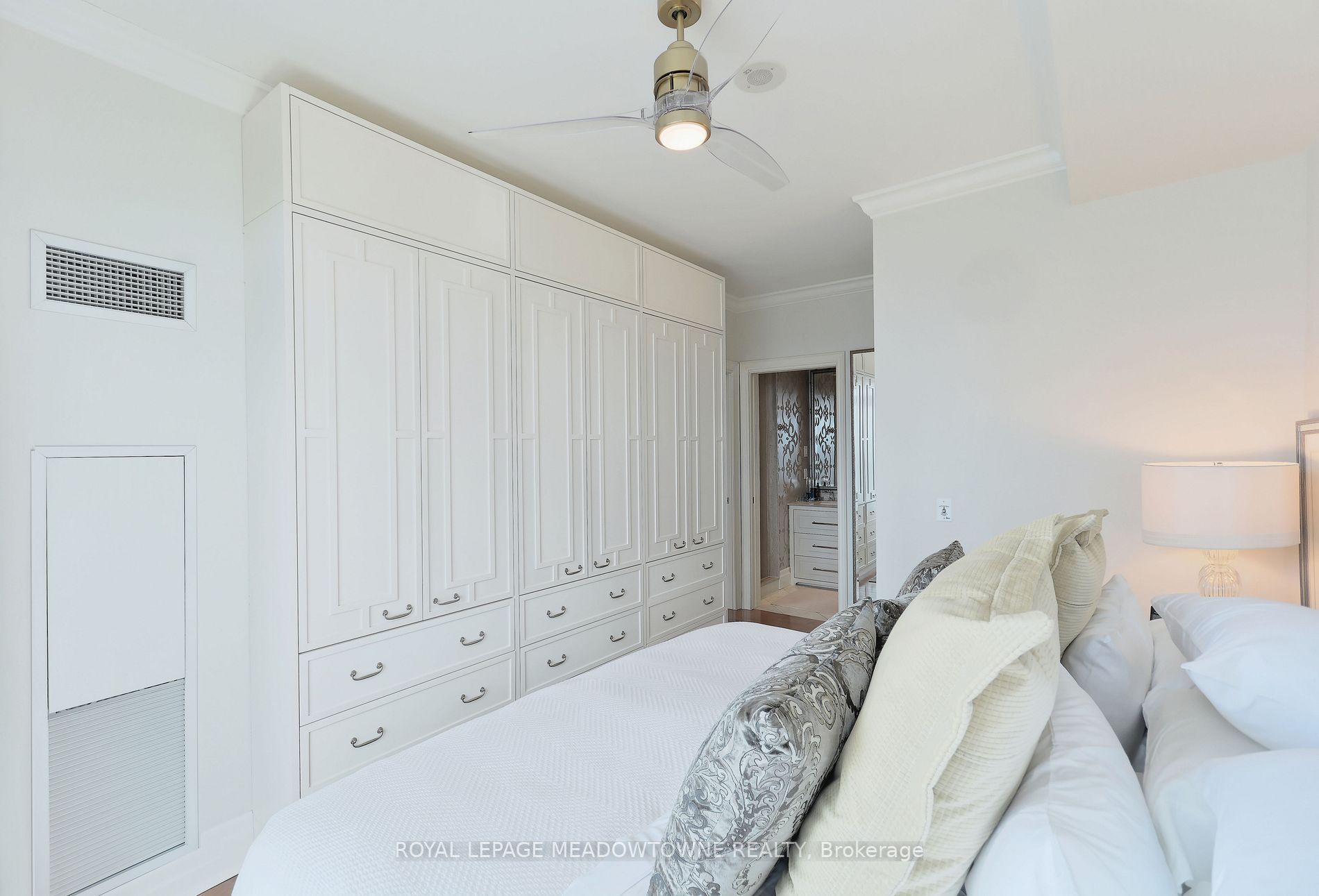 16 Yonge St, #4006