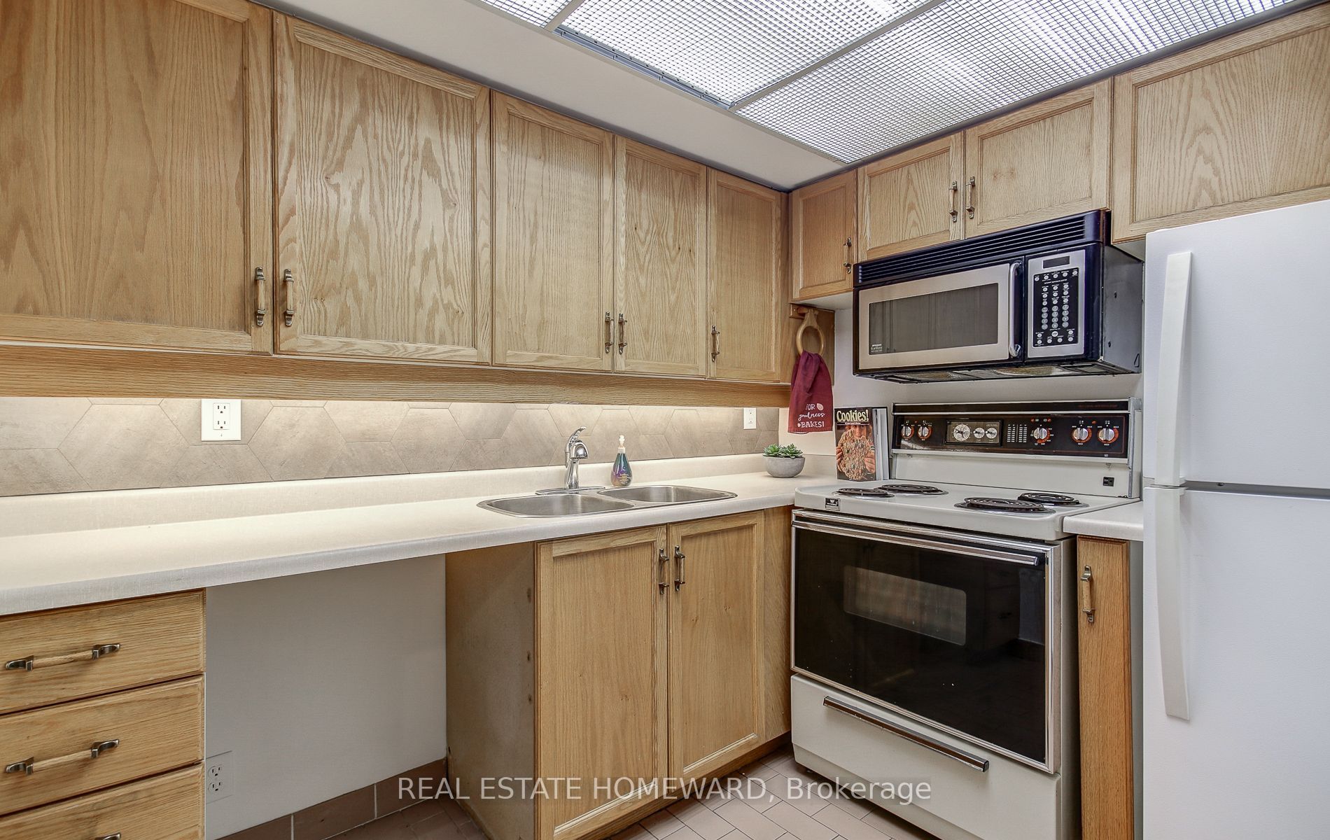 65 Scadding Ave, #505