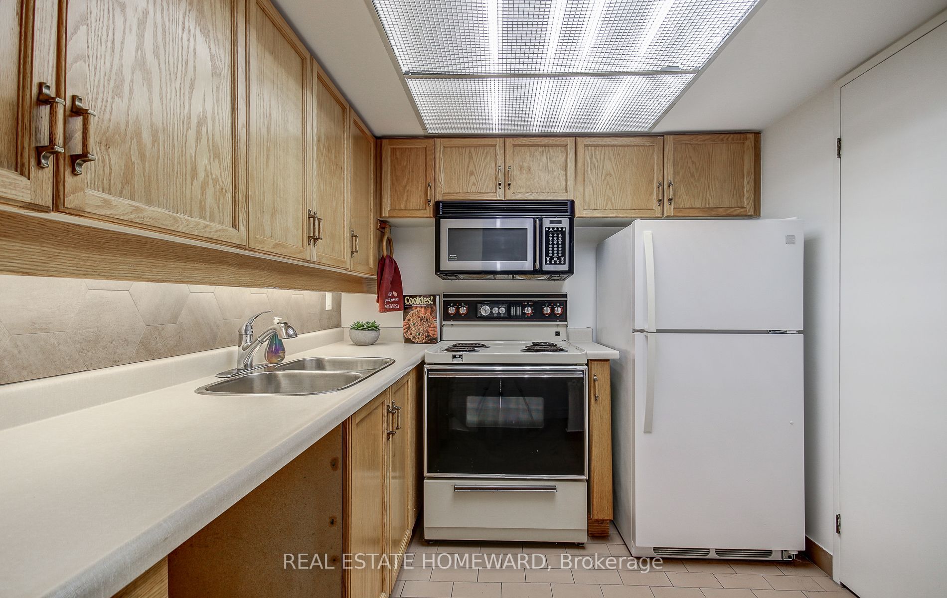 65 Scadding Ave, #505