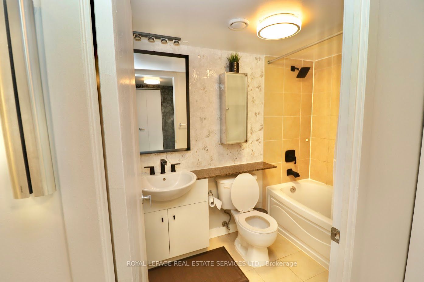 397 Front Street N, #1806
